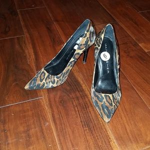 Marc Fisher pointy toe leopard print pumps